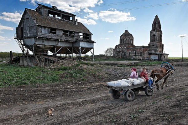 De-Urbanization | Flight to the Cities | Ghost Town | Moscow, Russia
As people leave the countryside in droves, they leave ghost towns in their wake like this one just outside Moscow. The church is from the 1680s and the granary belongs to a deserted farm in Novo-Tishevoye. These ghost towns are all around Moscow—the population continues to dwindle as everyone who can leave these areas for greater economic opportunity does. In Moscow they are paying women in excess of $10,000 to have a second child. 51% of the world are now living in cities.
