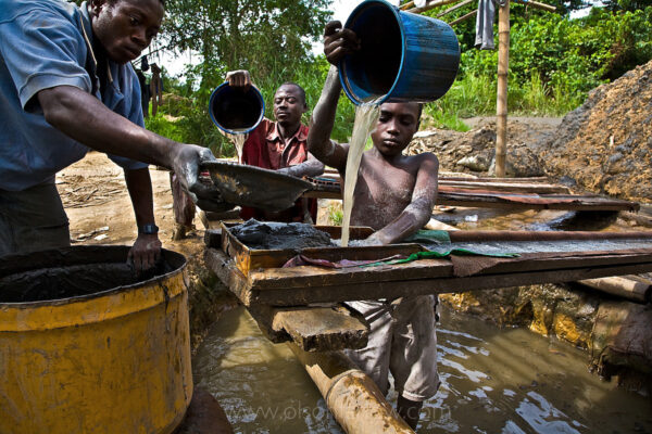 Illegal mining – 25 percent of the world’s gold | Child Labor | Ghana
Manpower at an improvised mine in Ghana includes a 13-year-old boy put to work sluicing for gold. Large mining firms control just 4 percent of Ghana’s territory, but a land grab by those firms evicted thousands of villagers from their homes, forcing many to survive by poaching gold. Illegal mining produces 25 percent of the world’s gold.
These Galamsay (illegal) miners in village of Dunkwa is where this 13-year-old child has to stand on a submerged log in water washing out mine tailings to sift gold.
